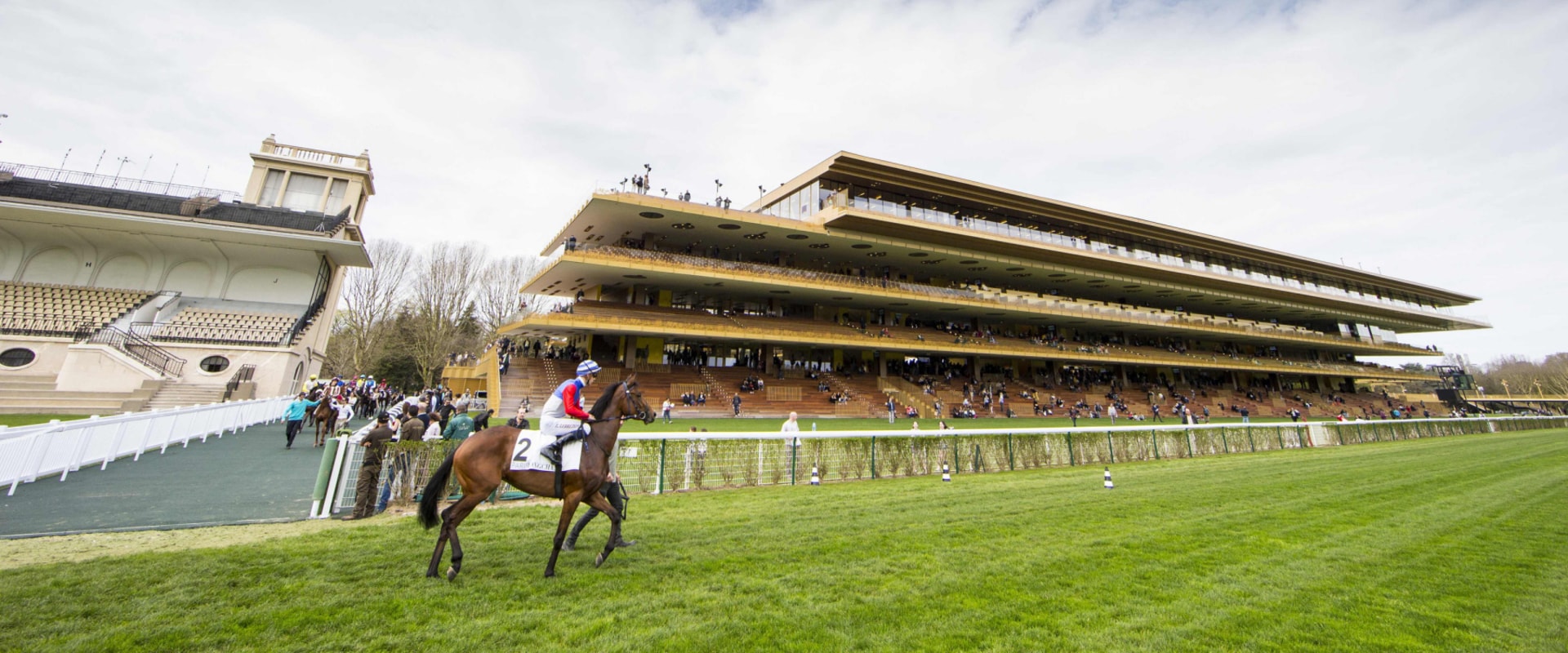 The Prix de l'Arc de Triomphe: A Guide to the Prestigious Horse Racing Event